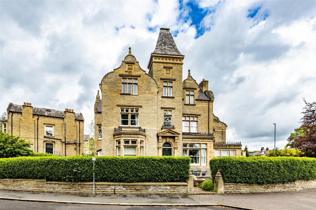 Additional image 21 of 2 bed flat for salePark Drive, Huddersfield HD1
