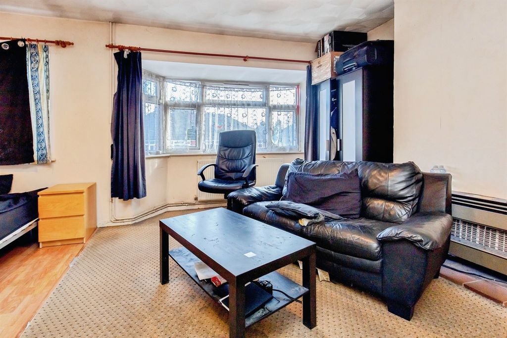 2 bed flat for saleCora Road, Kettering NN16 photo 3