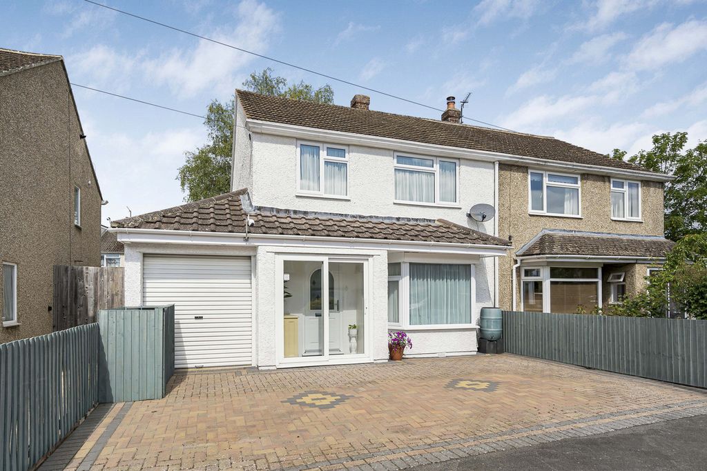 3 bed semi-detached house for saleEdinburgh Drive, Kidlington OX5