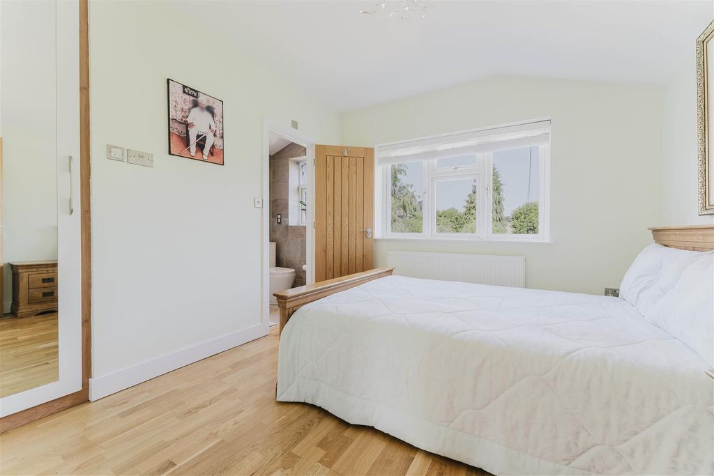 Additional image 13 of 5 bed semi-detached house for saleSt. Margarets Close, Iver SL0
