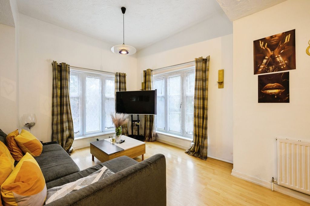 2 bed flat for saleGodstone Road, Kenley, Surrey CR8