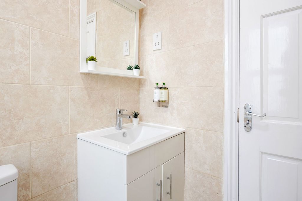 Additional image 11 of 2 bed flat for saleRedcliffe Gardens, Ilford IG1