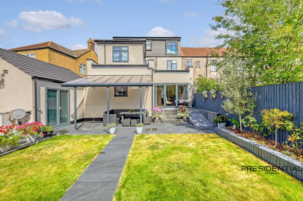 Additional image 40 of 5 bed property for saleKenwood Gardens, Gants Hill IG2