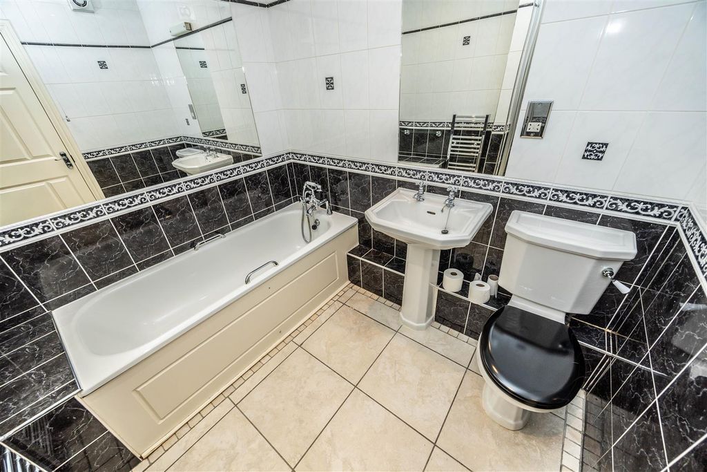Additional image 11 of 2 bed flat for salePark Drive, Huddersfield HD1