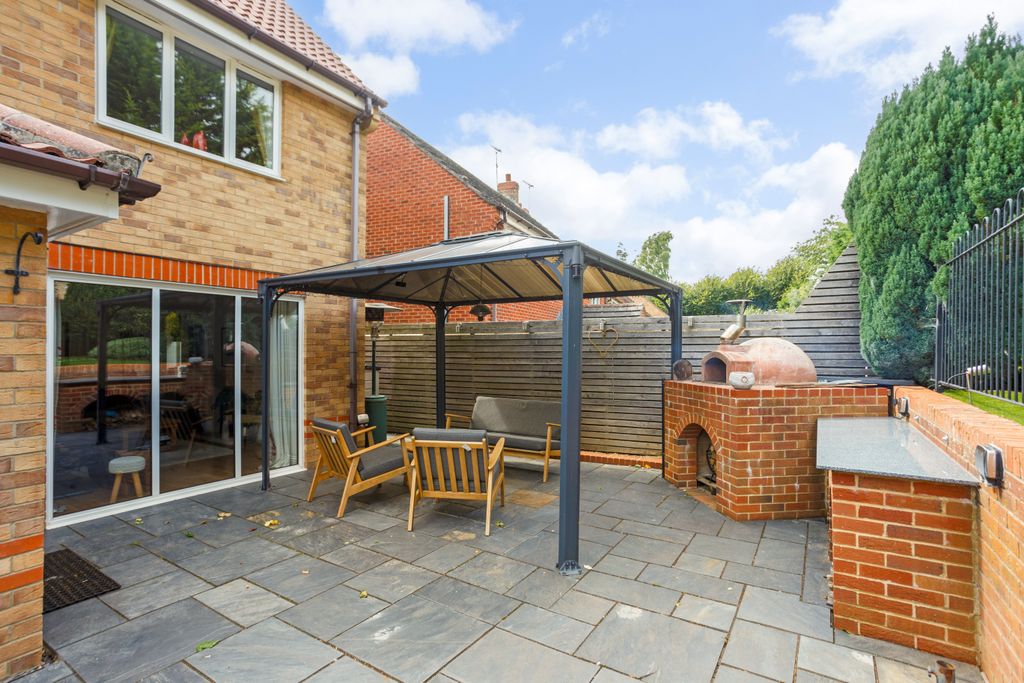 Additional image 10 of 5 bed detached house for saleCottrell Close, Hungerford RG17
