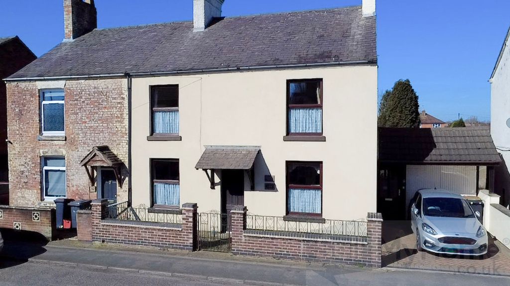 3 bed semi-detached house for saleLeicester Road, Ibstock, Leicestershire LE67