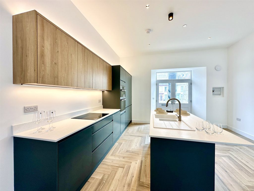 3 bed flat for saleRunnacleave Road, Ilfracombe, Devon EX34 photo 5