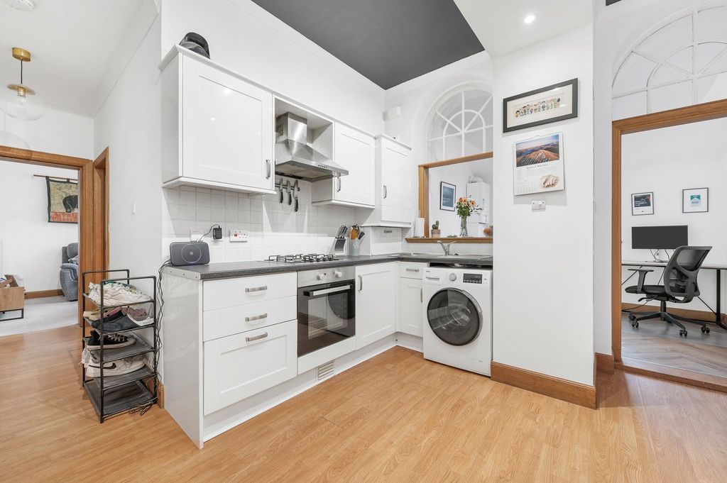 2 bed flat for saleParkgate, Rosyth, Dunfermline KY11 photo 2