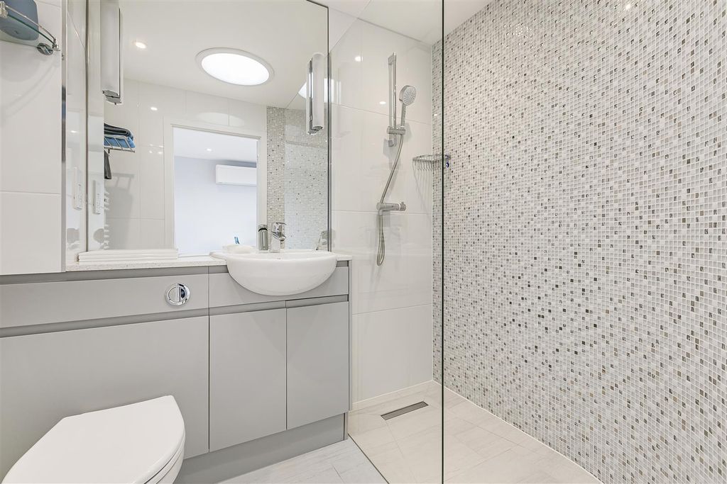 Additional image 16 of 4 bed town house for salePark Road, Kingston Upon Thames KT2