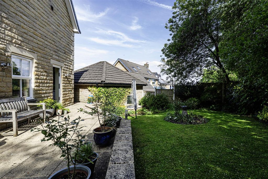 Additional image 50 of 5 bed detached house for saleWhitebeam Park, Birkby, Huddersfield HD2