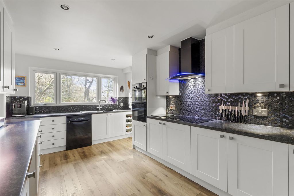 Additional image 3 of 5 bed property for saleOaklands, Westwood Drive, Ilkley LS29