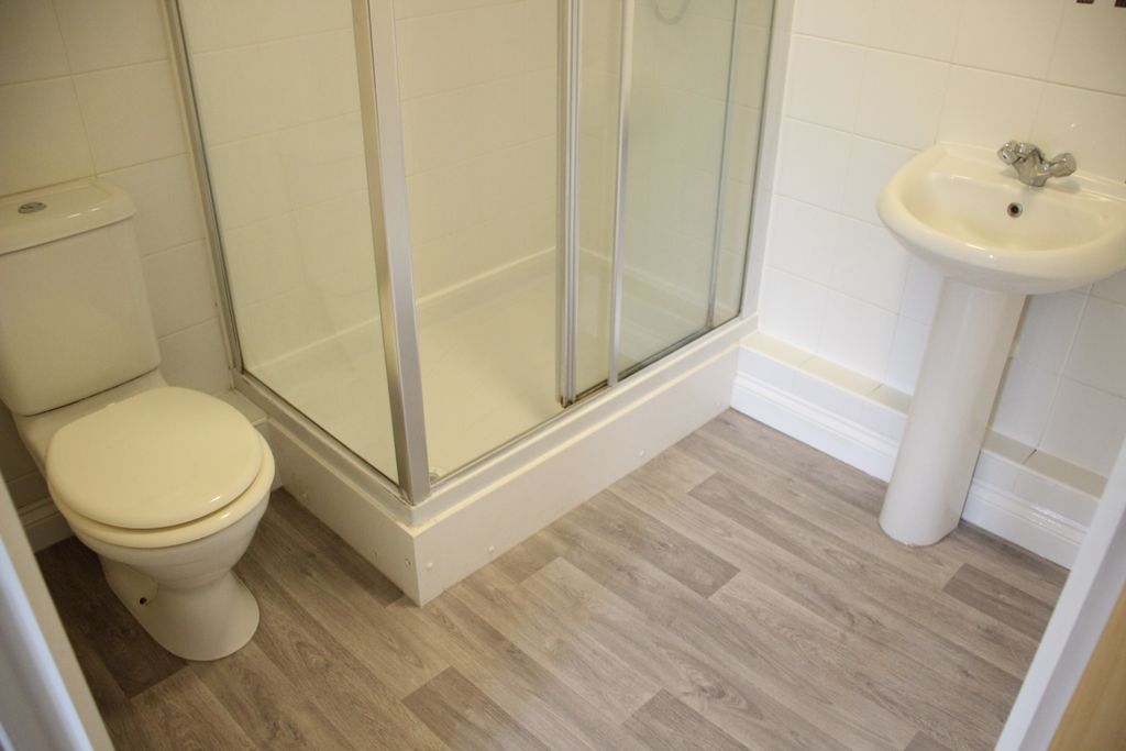 Additional image 8 of 2 bed flat for saleMeadowview, Hungerford RG17
