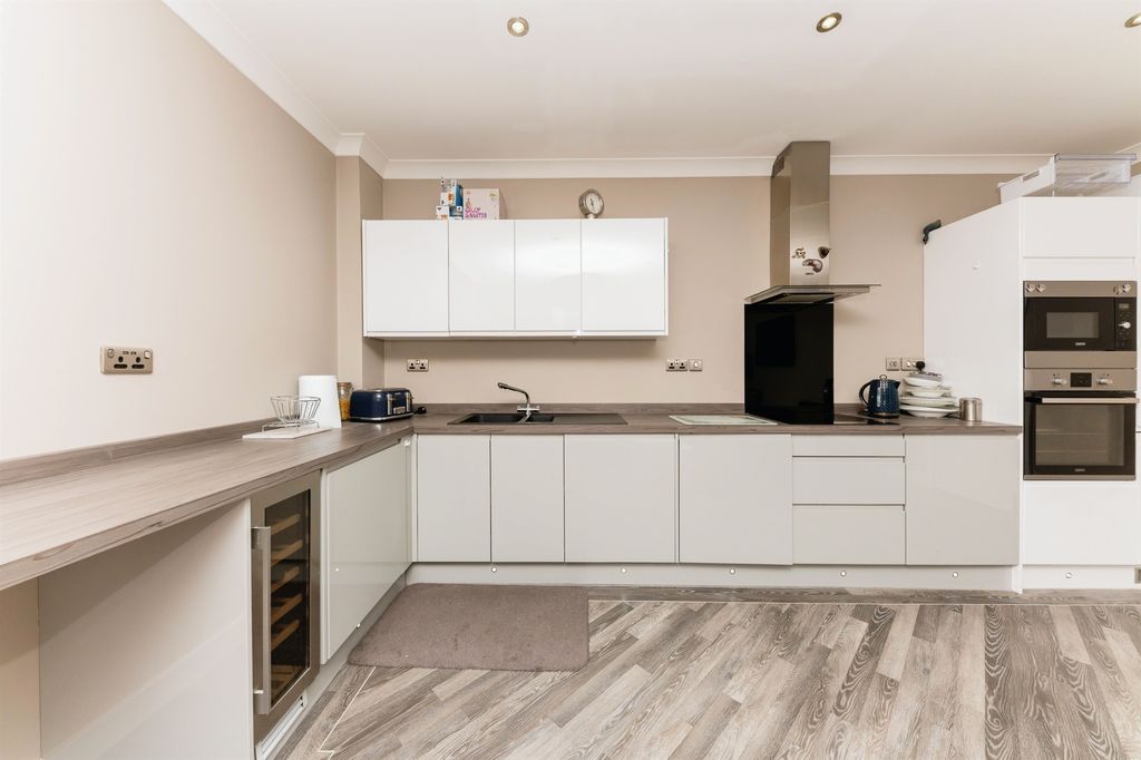 Additional image 4 of 2 bed flat for saleLiberty Lane, Hull HU1
