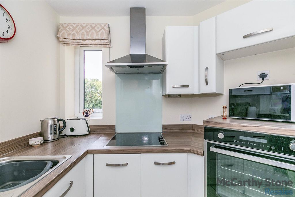 Additional image 8 of 1 bed flat for saleElm Tree Court, High Street, Huntingdon PE29