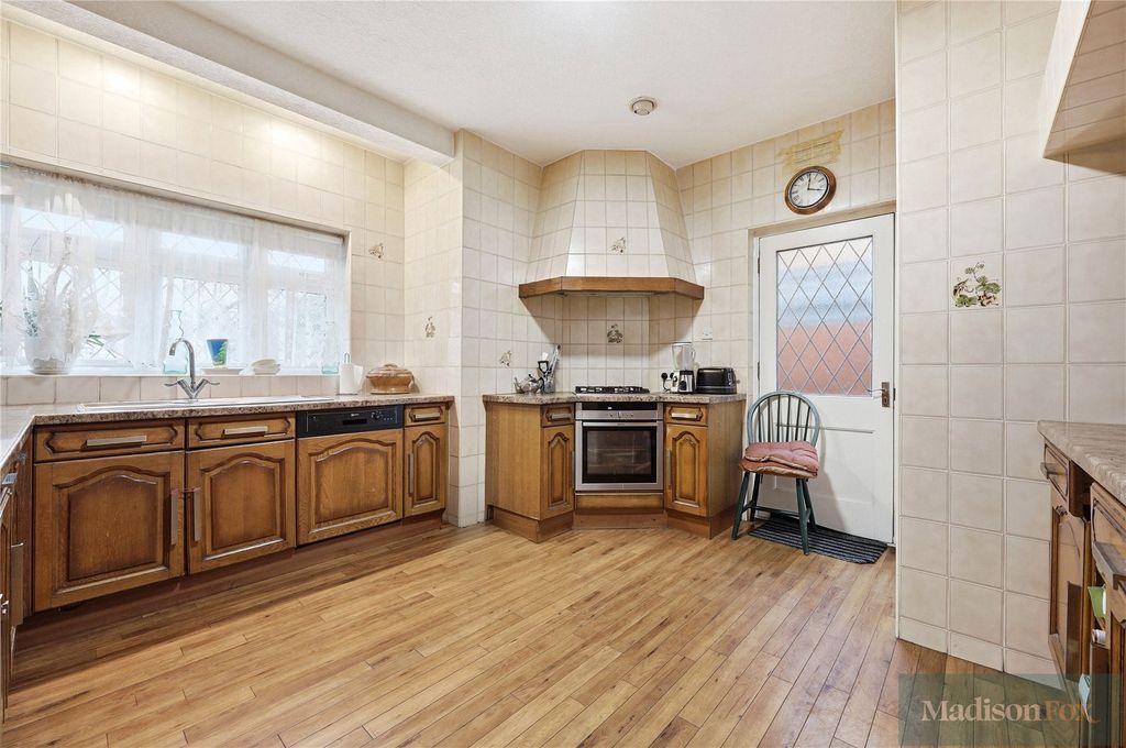 Additional image 8 of 4 bed detached house for saleTomswood Road, Chigwell, Essex IG7