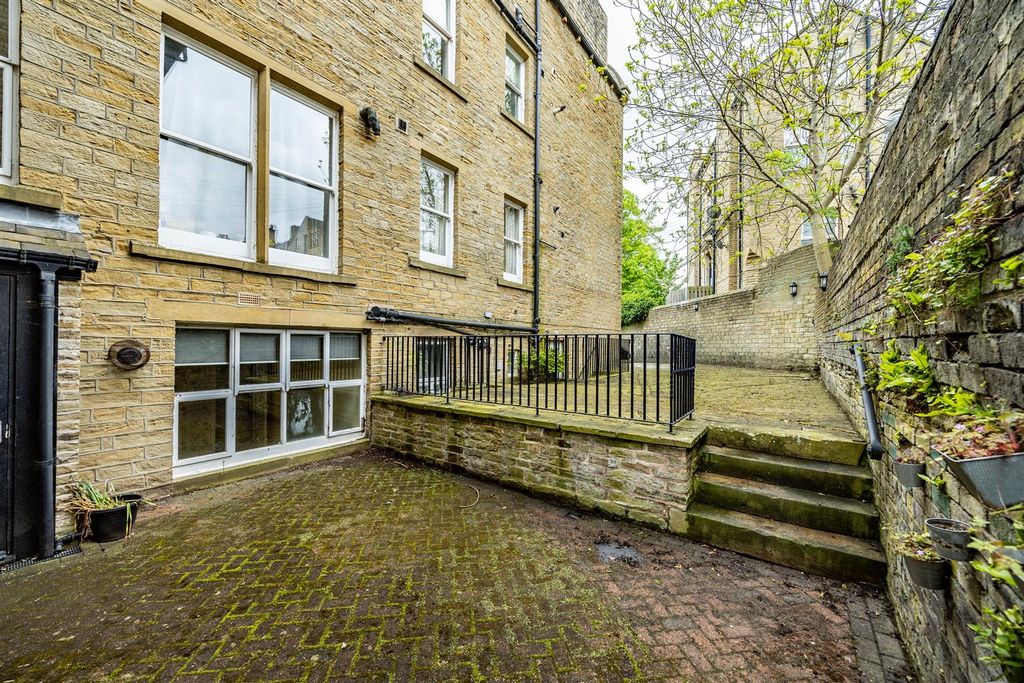 Additional image 23 of 2 bed flat for salePark Drive, Huddersfield HD1