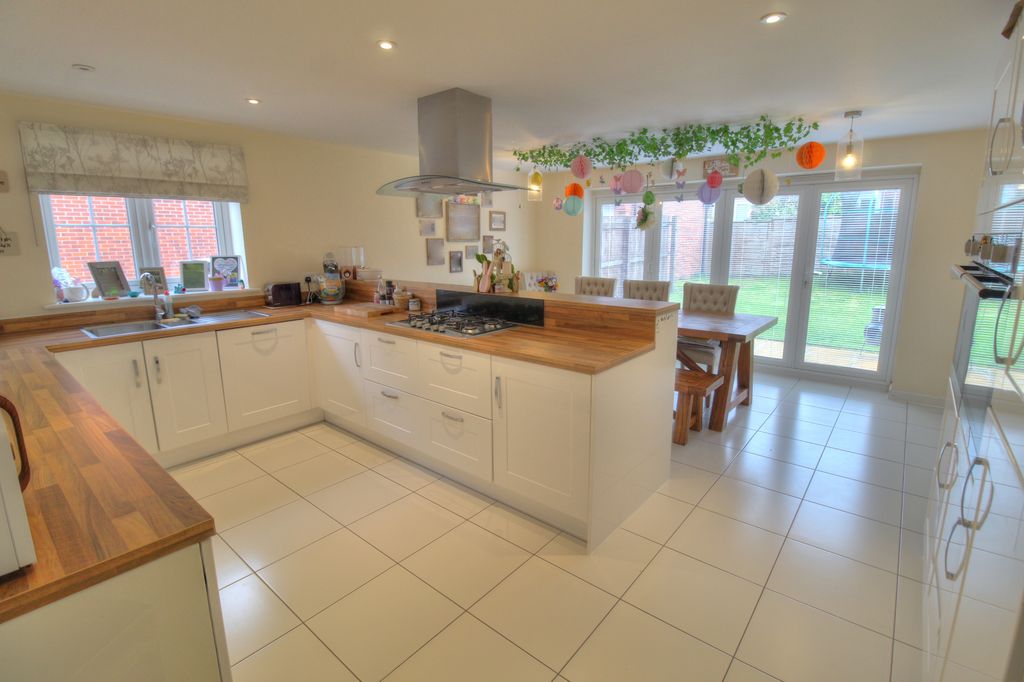 Additional image 3 of 5 bed detached house for saleVanneck Close, Kidderminster DY11