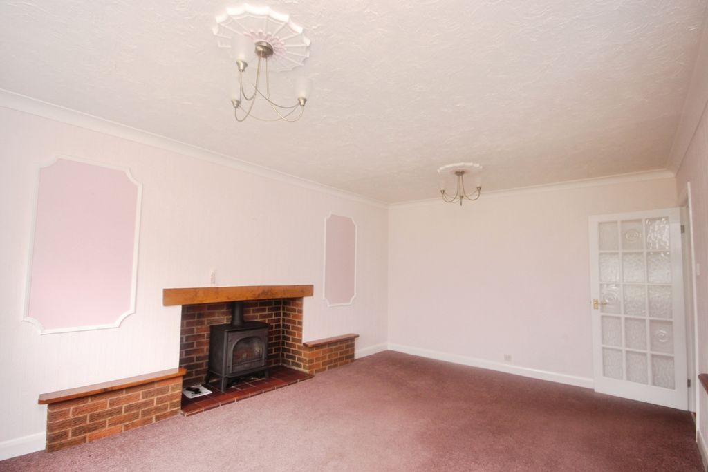 3 bed detached bungalow for saleStallingborough Road, Immingham DN40 photo 3