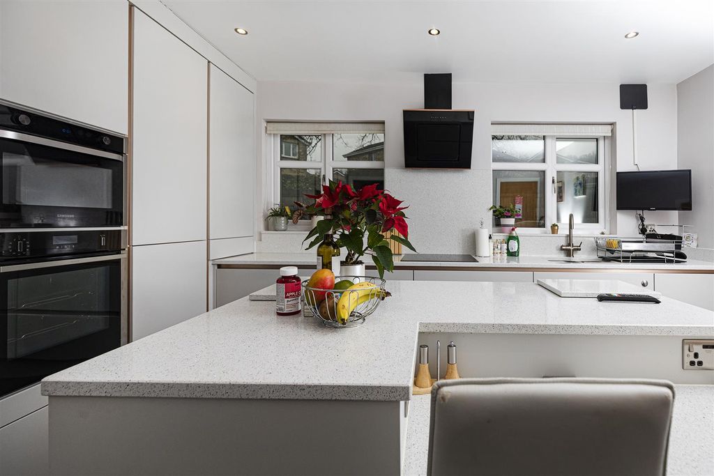 Additional image 8 of 5 bed detached house for saleThe Ghyll, Fixby, Huddersfield HD2