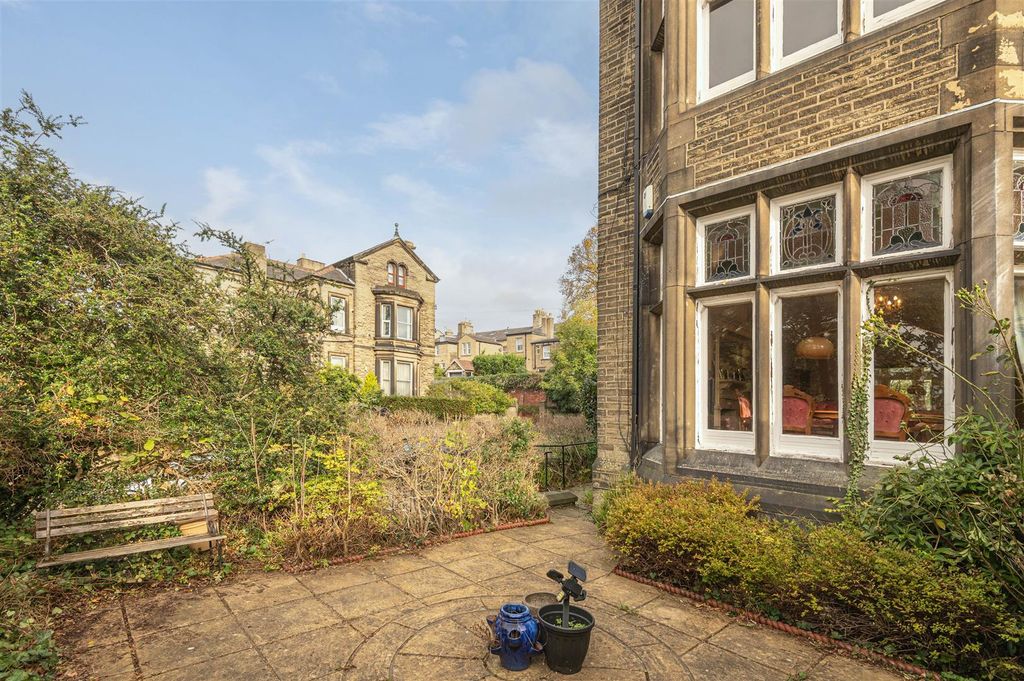 Additional image 53 of 6 bed semi-detached house for salePark Drive, Huddersfield HD1