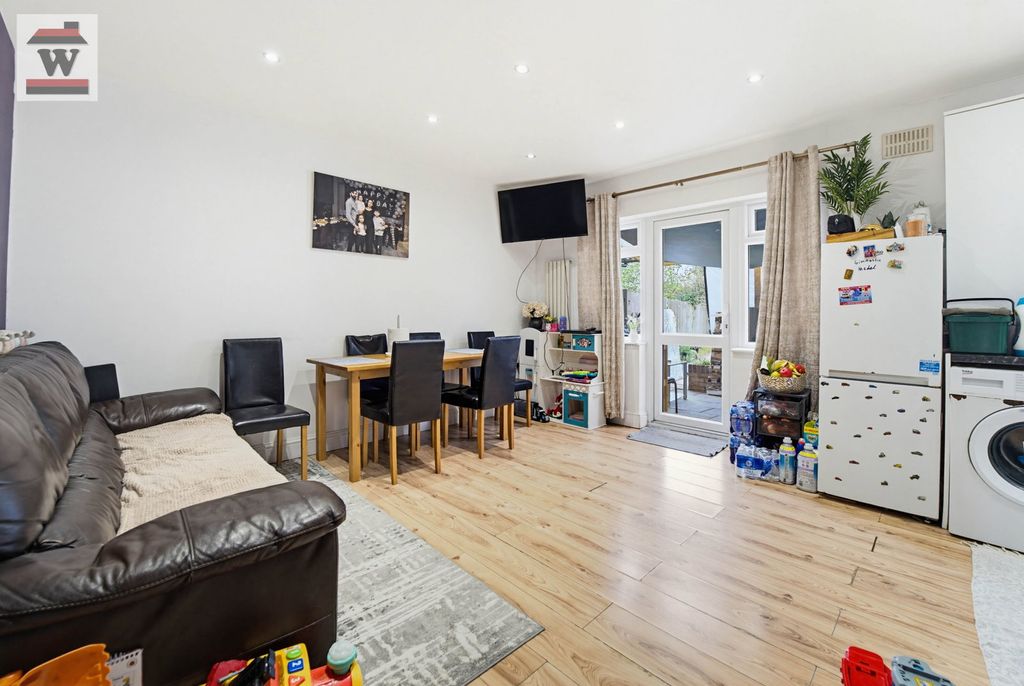 Additional image 4 of 3 bed semi-detached house for saleSpring Grove Crescent, Hounslow TW3