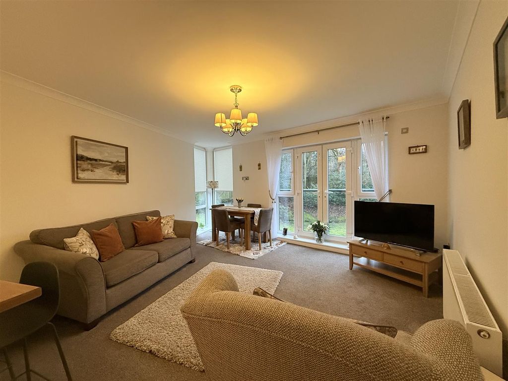 Additional image 4 of 2 bed flat for saleWalnut Close, Hyde SK14