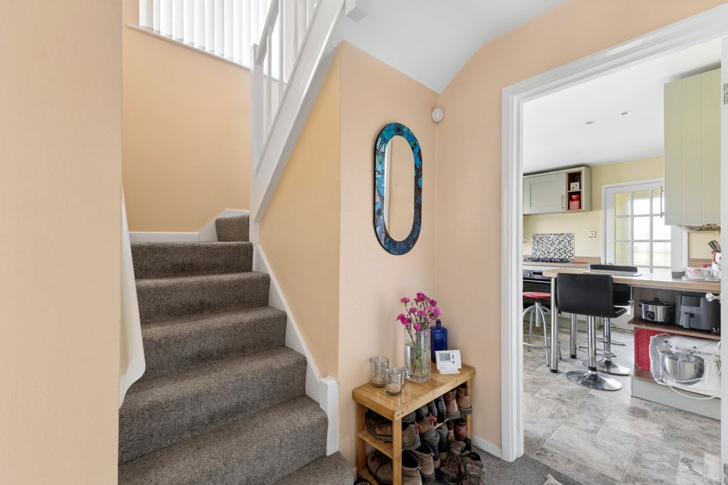 Additional image 8 of 3 bed semi-detached house for saleSarum Way, Hungerford RG17