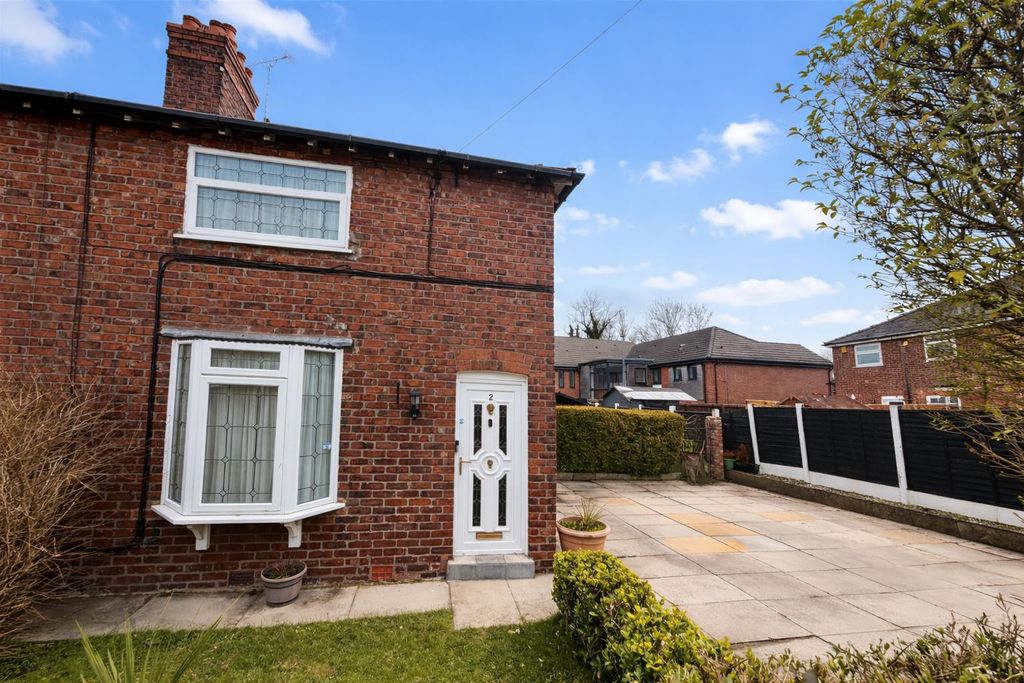 3 bed semi-detached house for saleLeigh Avenue, Knutsford WA16