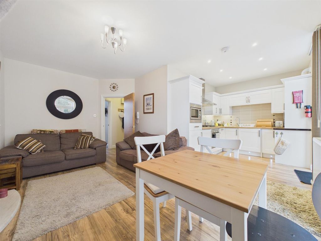 1 bed flat for saleSommers Crescent, Ilfracombe EX34 photo 3