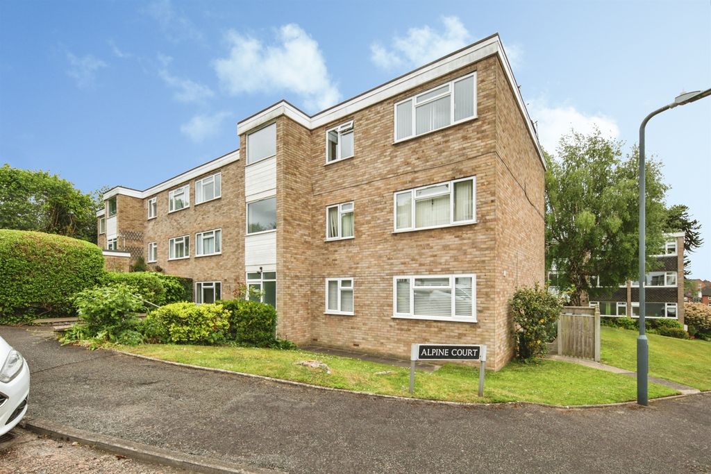 2 bed flat for saleAlpine Court, Kenilworth CV8