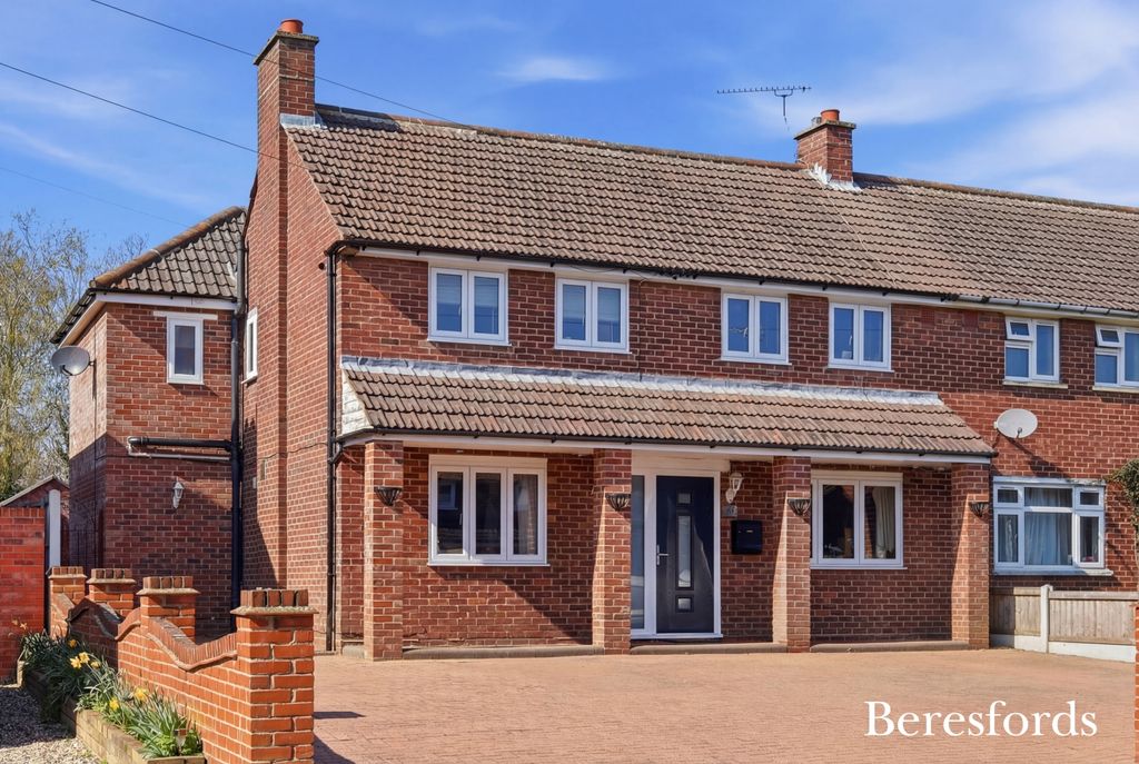 5 bed semi-detached house for salePemberton Avenue, Ingatestone CM4