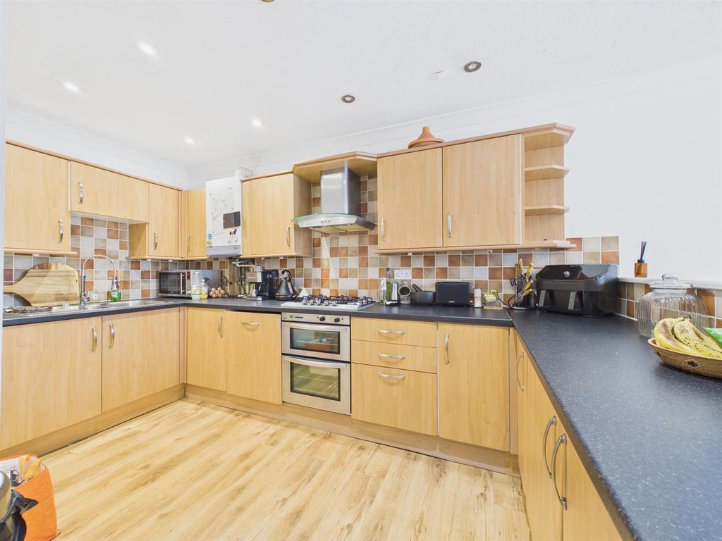 2 bed flat for saleWilder Road, Ilfracombe EX34 photo 4