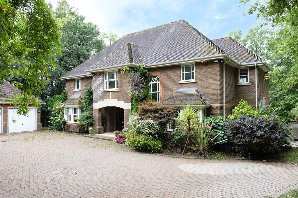5 bed detached house for saleCarrington Close, Kingston Upon Thames, Surrey KT2