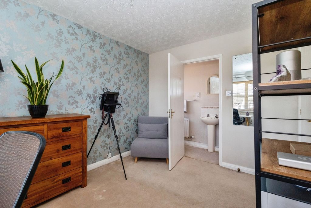 Additional image 11 of 3 bed semi-detached house for saleJames Drive, Hyde, Greater Manchester SK14