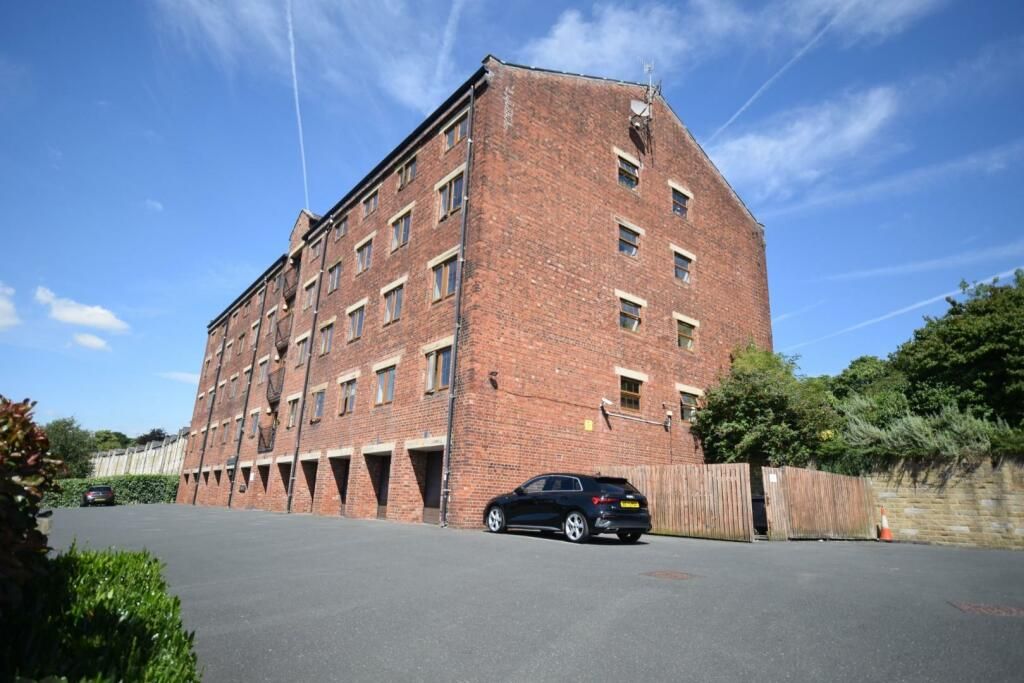 2 bed flat for saleCanal Road, Riddlesden, Keighley BD20