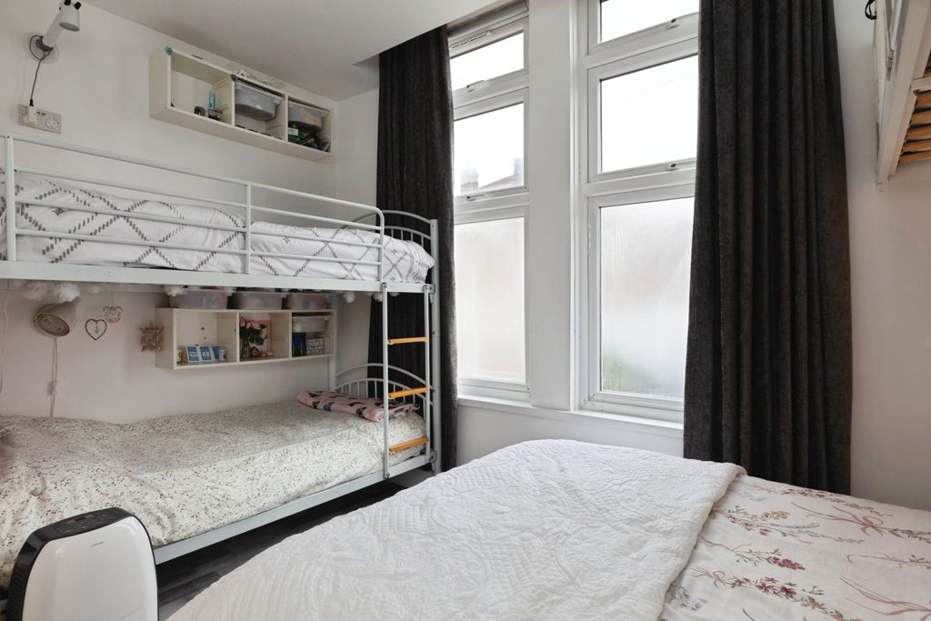 Additional image 17 of 2 bed flat for saleWellesley Road, Ilford IG1