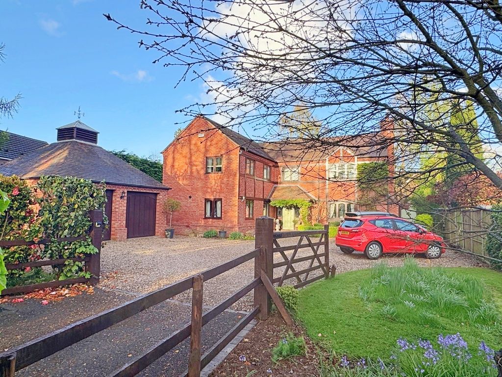4 bed detached house for saleWarwick Road, Kenilworth CV8