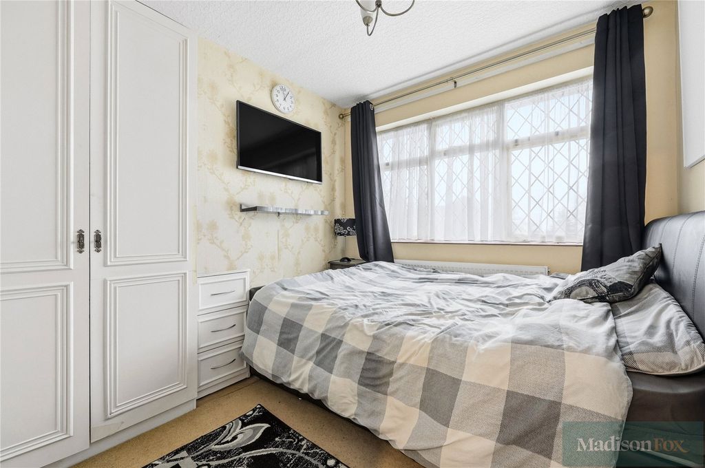 Additional image 20 of 4 bed detached house for saleTomswood Road, Chigwell, Essex IG7
