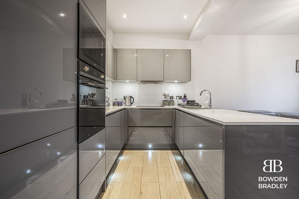 Additional image 7 of 3 bed flat for saleCranbrook Road, Ilford IG1