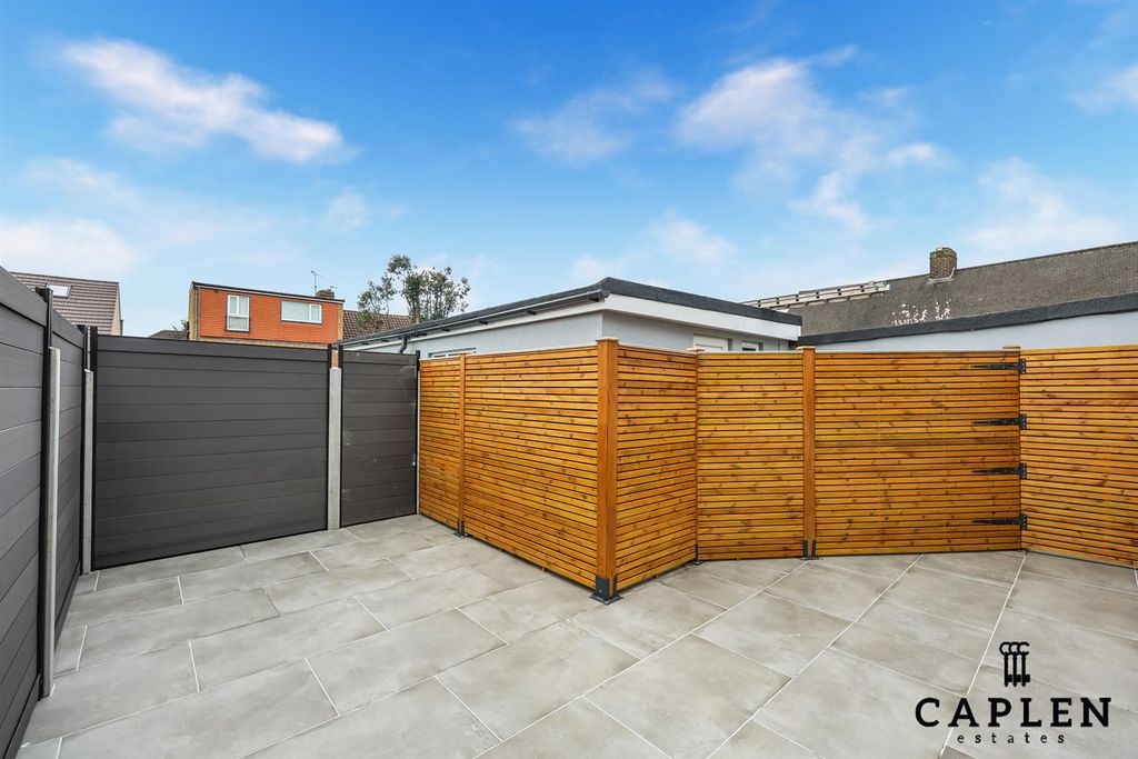 Additional image 16 of 2 bed flat for saleNew North Road, Ilford IG6