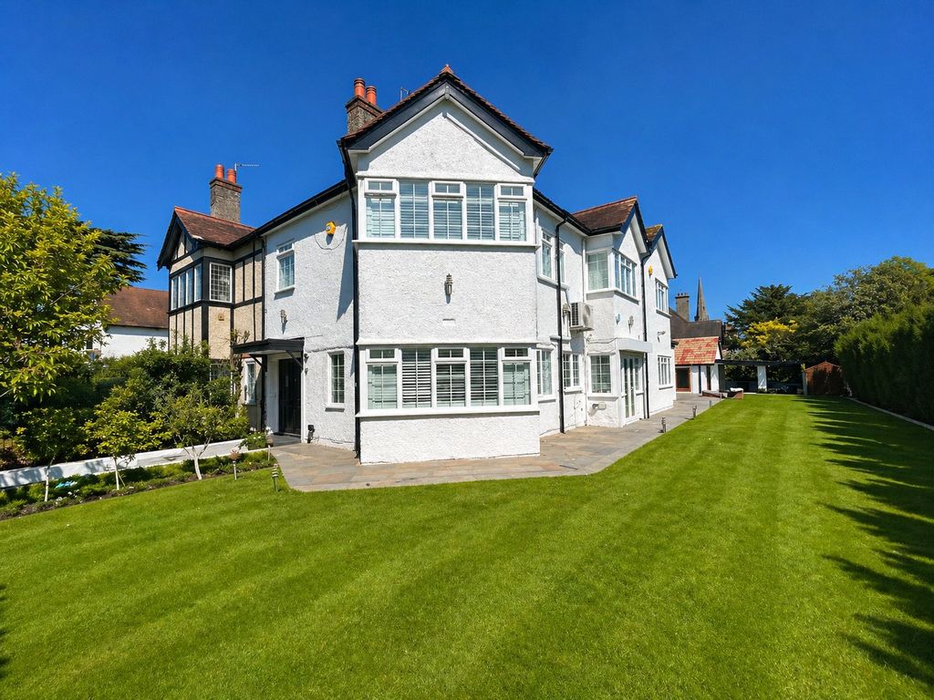 5 bed semi-detached house for saleThornbury Road, Isleworth, Greater London TW7