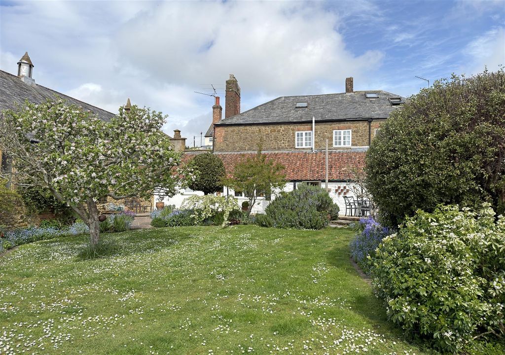 Additional image 2 of 4 bed semi-detached house for saleEast Street, Ilminster TA19