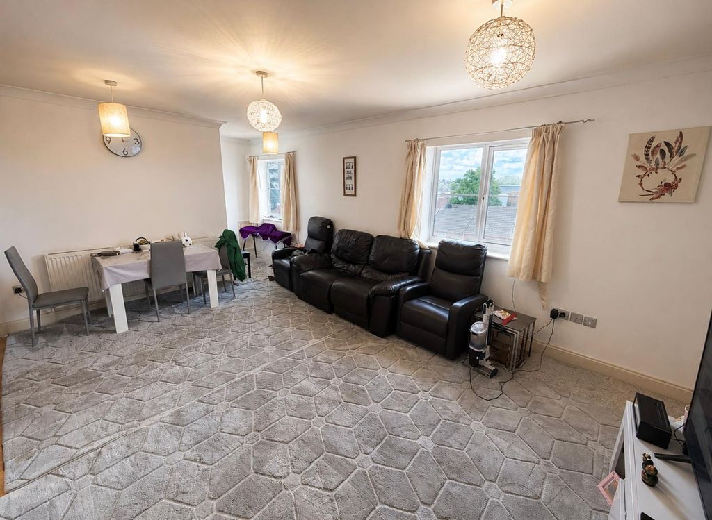 2 bed flat for saleLower Street, Kettering NN16 photo 3