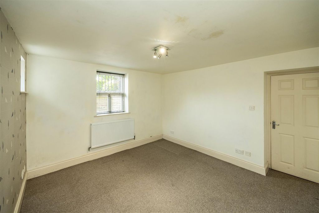 Additional image 10 of 2 bed flat for salePark Drive, Huddersfield HD1