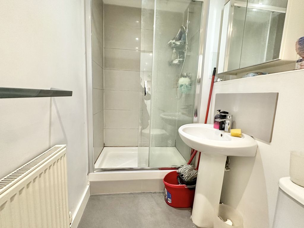 Additional image 5 of 2 bed flat for salePerth Road, Ilford IG2