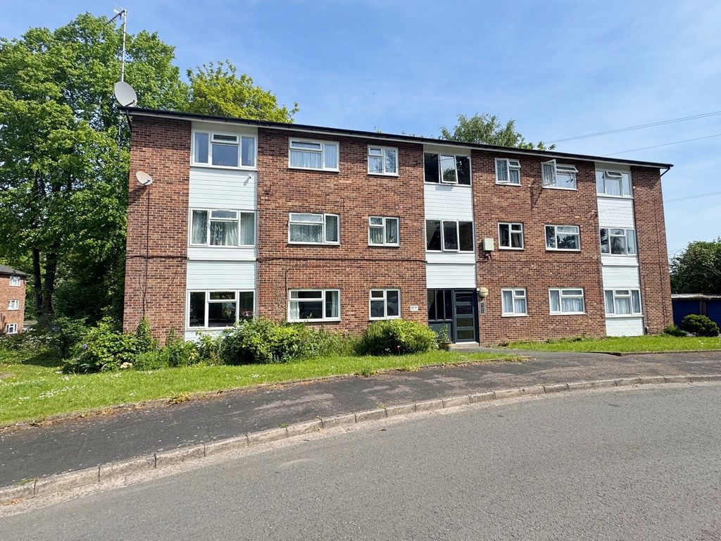 2 bed flat for saleWebster Avenue, Kenilworth CV8
