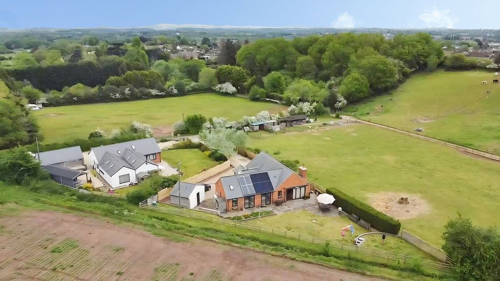 Additional image 2 of 3 bed bungalow for saleSandy Lane, Nr. Franche, Kidderminster DY11