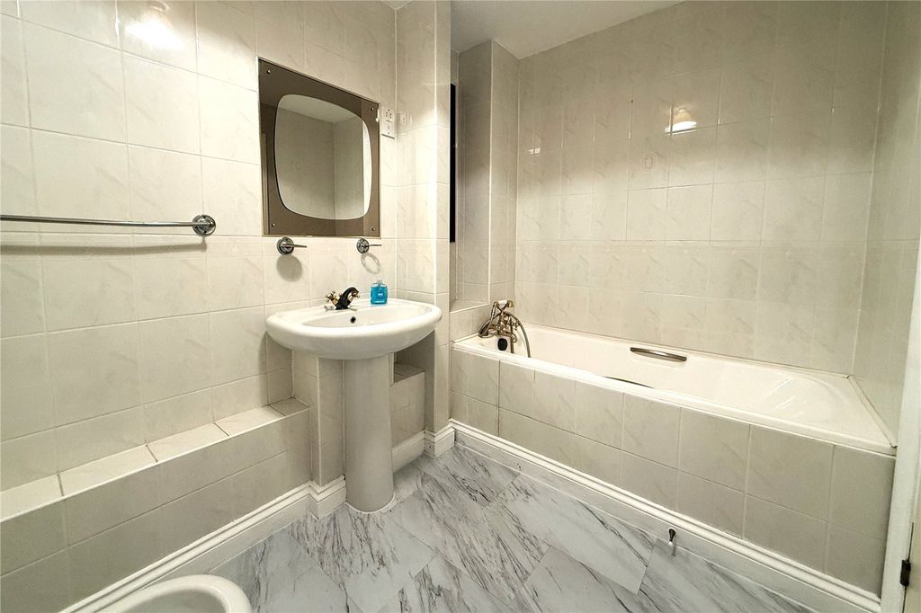 Additional image 14 of 2 bed flat for saleThe Groves, Crescent Road, Ivybridge, Devon PL21