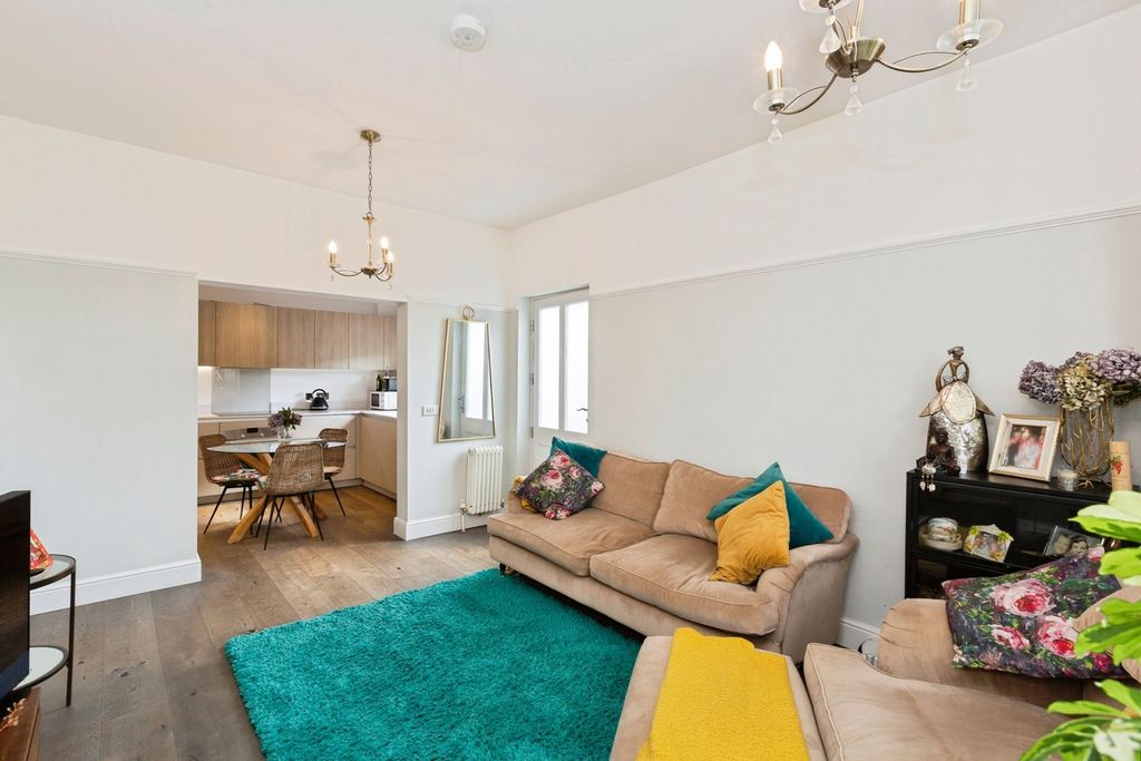 Additional image 6 of 2 bed maisonette for saleThomas Barnardo Way, Barkingside, Ilford IG6