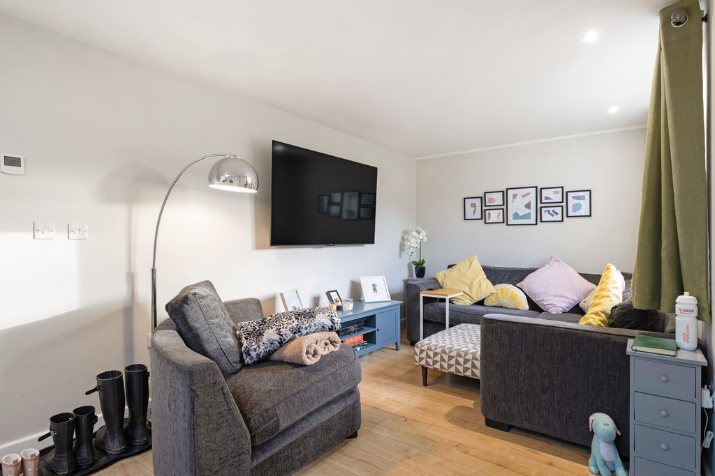 Additional image 7 of 3 bed semi-detached bungalow for salePriory Avenue, Hungerford RG17